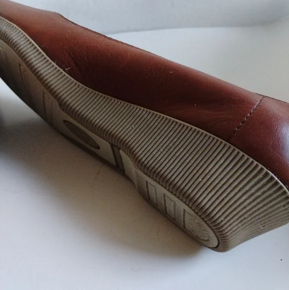 Softspots Women's Vintage Burgundy Leather Loafers - Picture 13 of 14